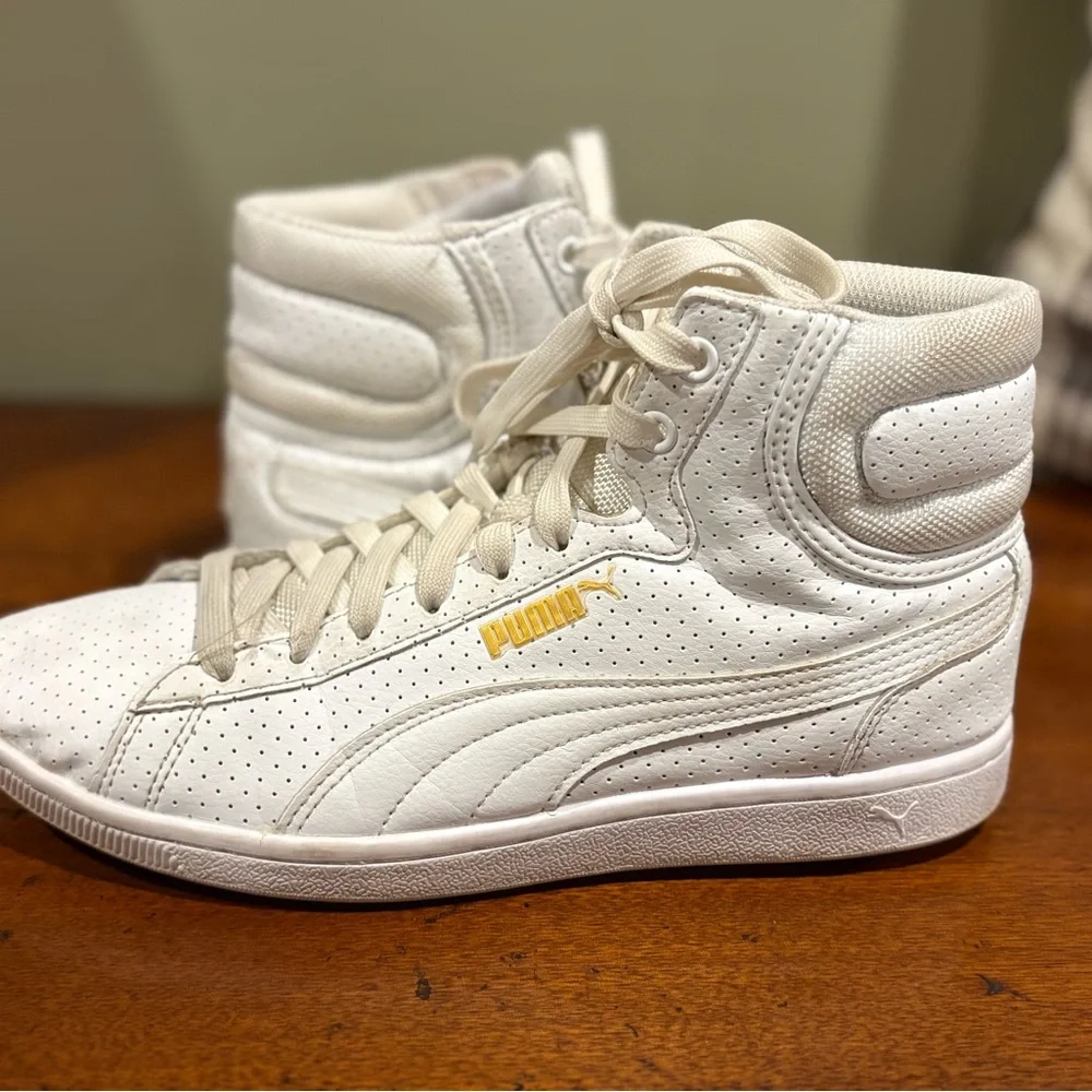 Women’s Puma white vikky mid high top 8.5 shoe. - Picture 6 of 8